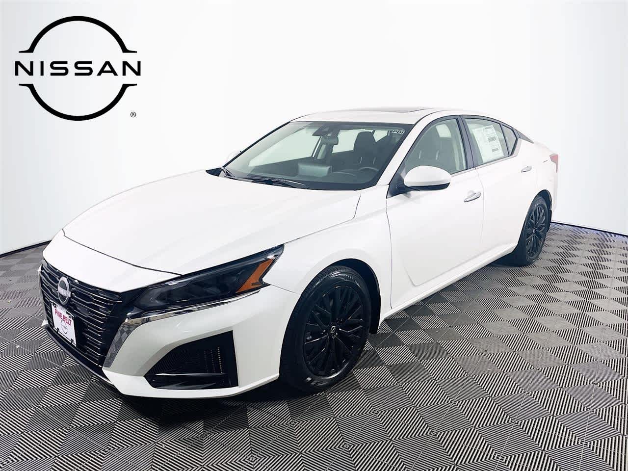 2025 Nissan Altima SV's photo