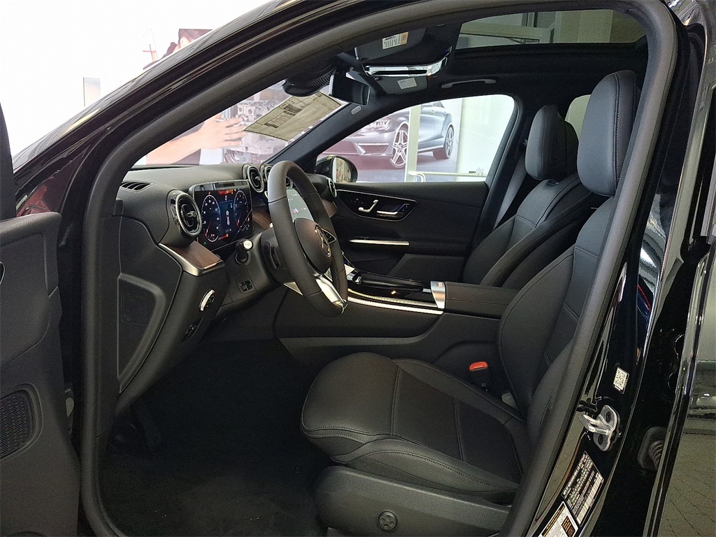 2025 Mercedes Benz GLC 300 4MATIC photo 9