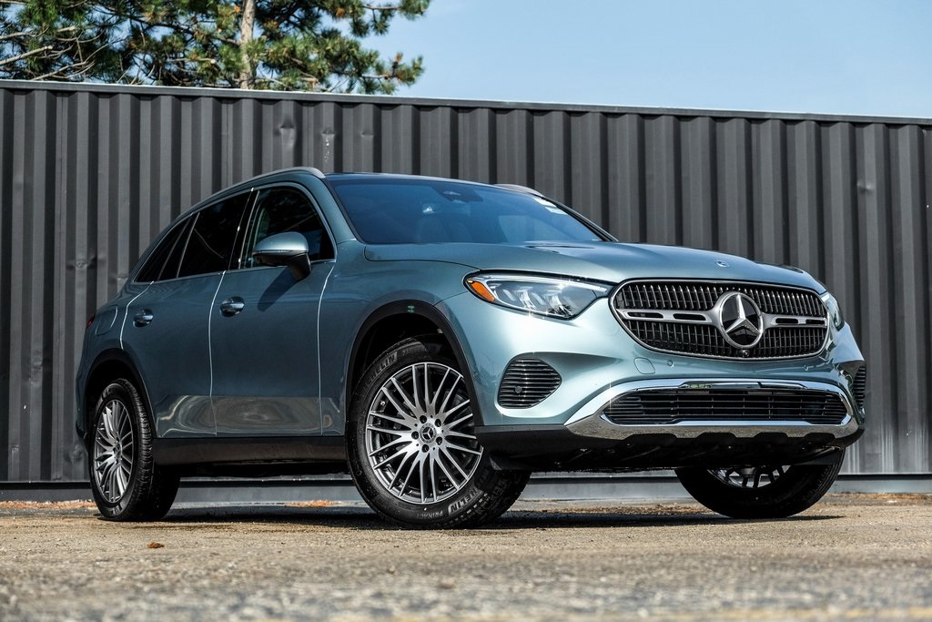 2025 Mercedes Benz GLC 300 4MATIC photo 2