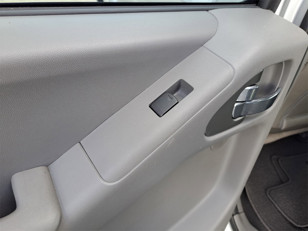 2019 Nissan Frontier SL photo 8