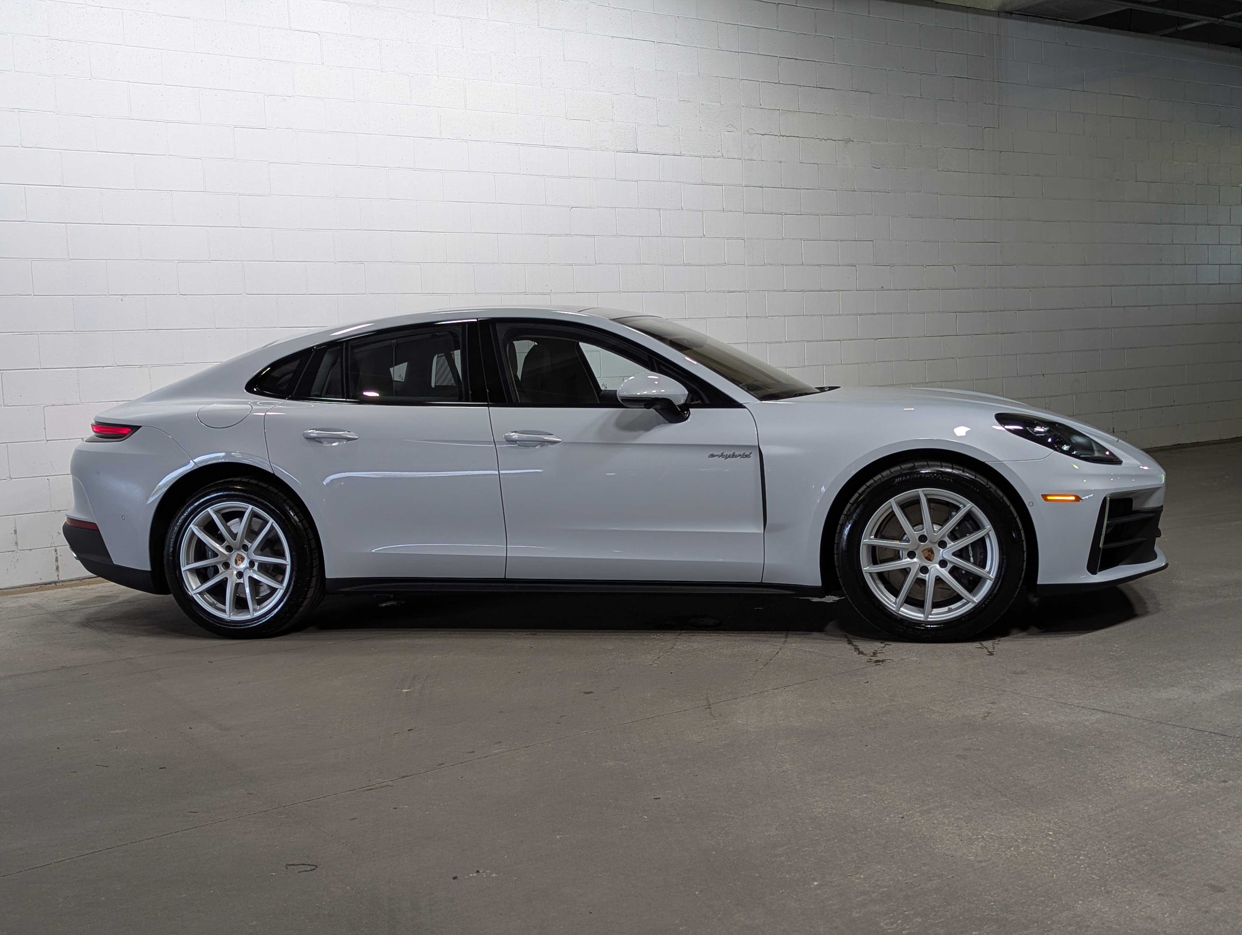 2026 Porsche Panamera 4 E-Hybrid photo 2