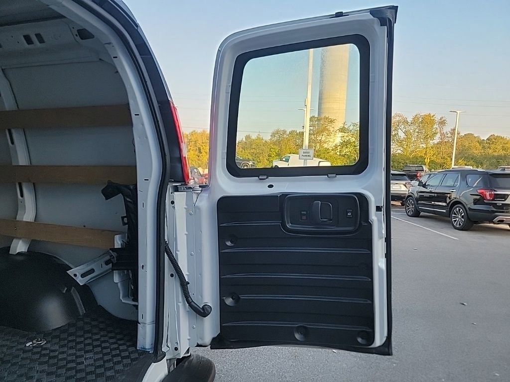 2023 Gmc Savana Cargo 2500 photo 29