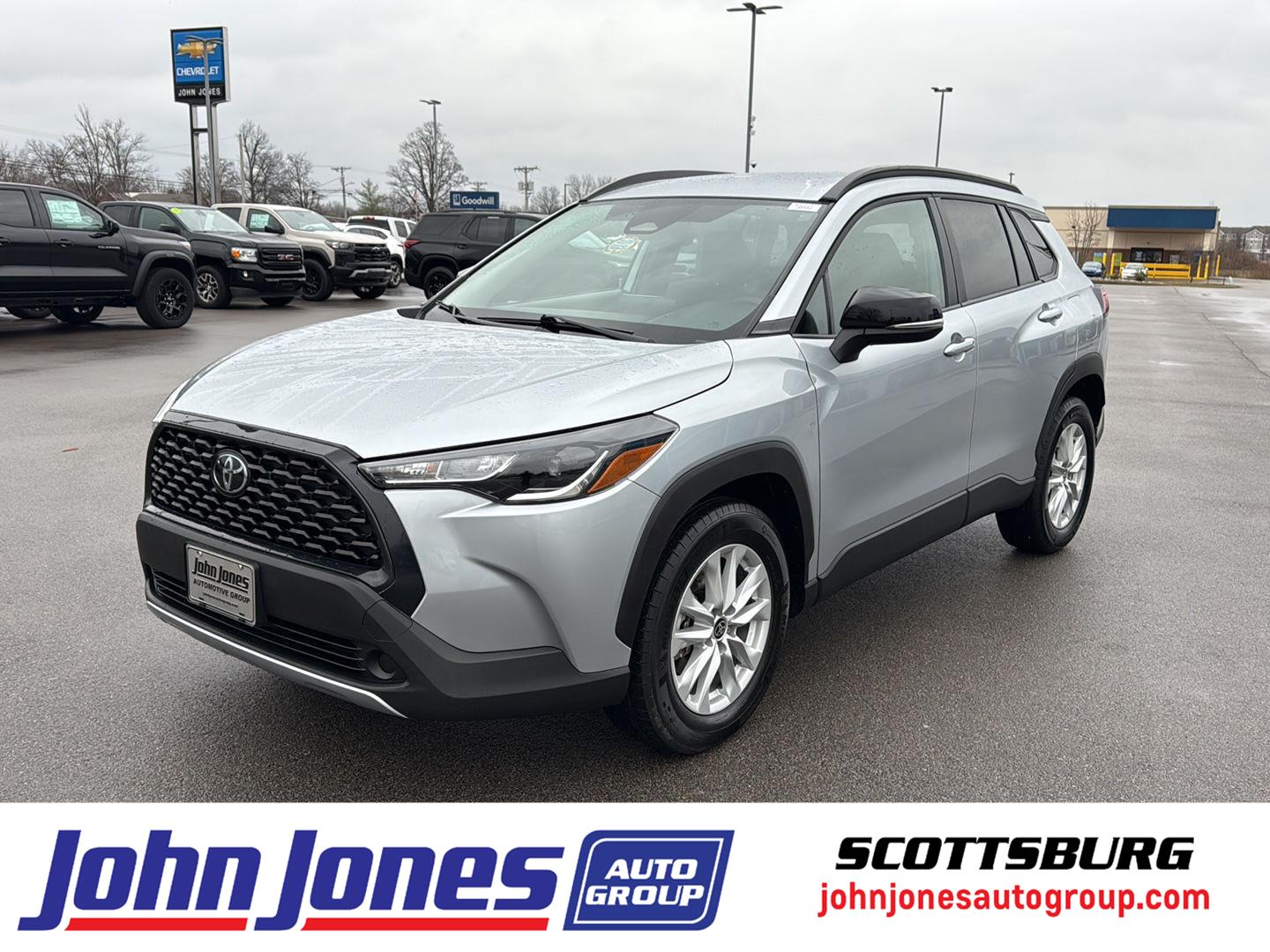 2025 Toyota Corolla Cross LE's photo