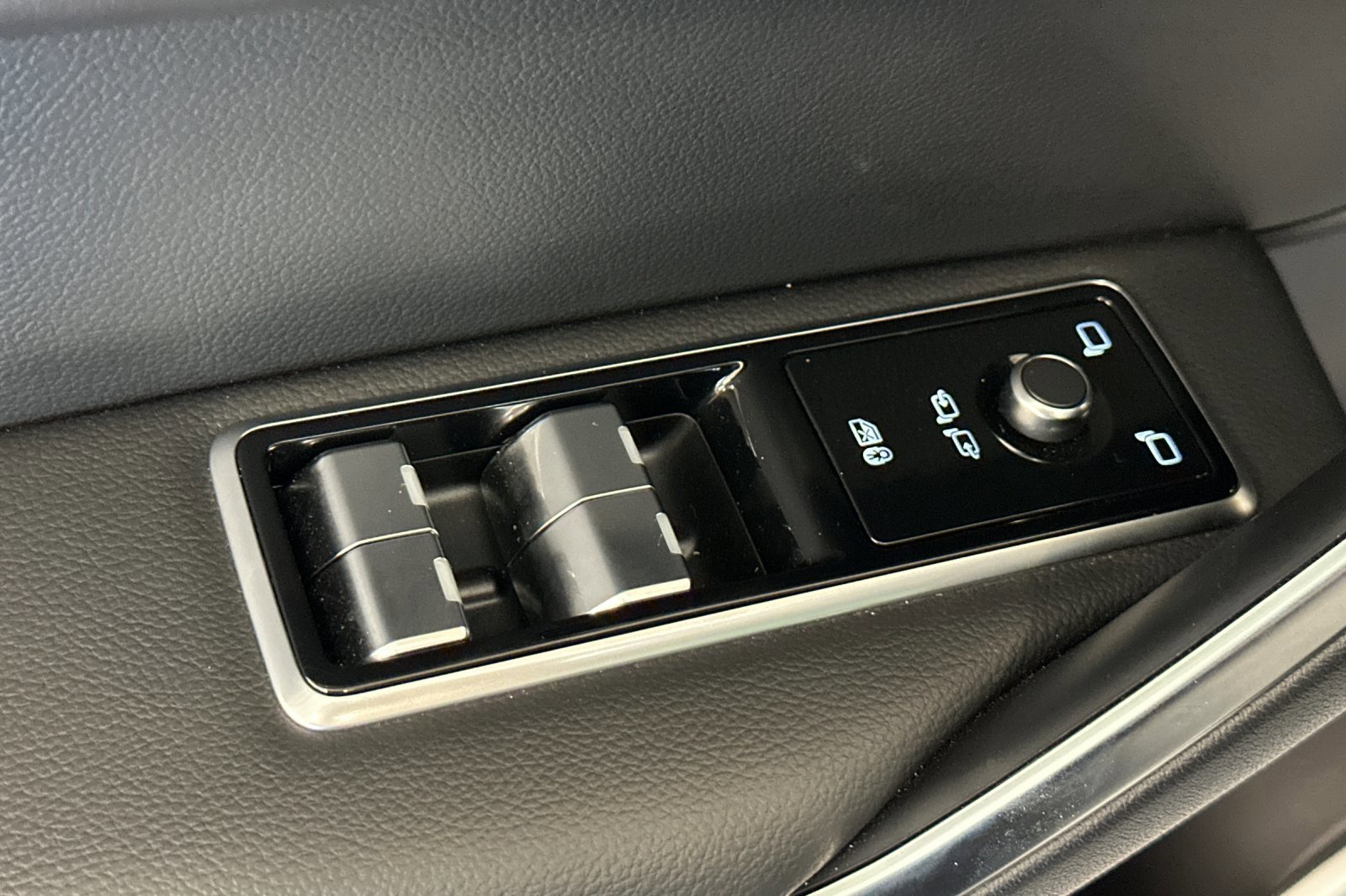 2025 Jaguar F-PACE P250 R-Dynamic S photo 12