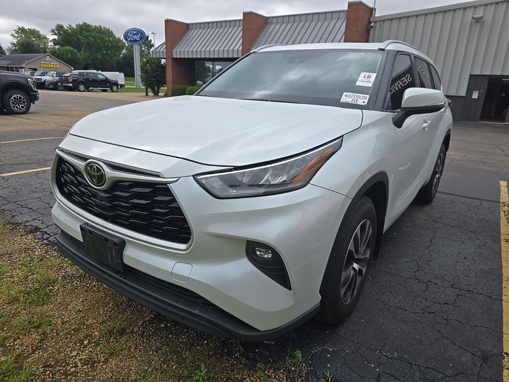 2022 Toyota Highlander XLE photo 3