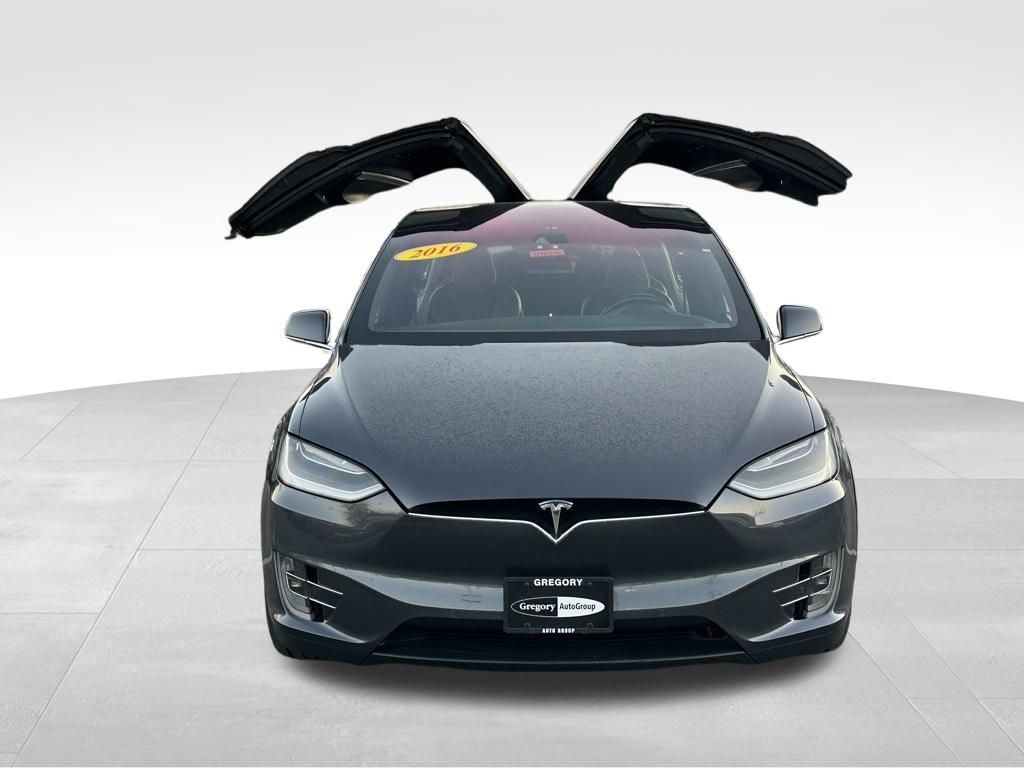 2016 Tesla Model X 75D photo 2