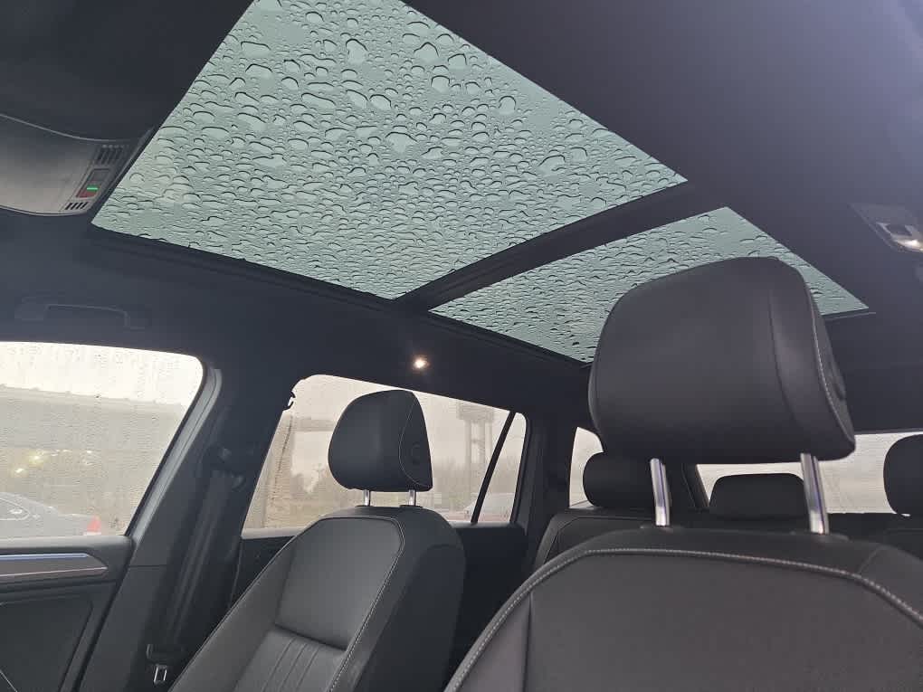 2023 Volkswagen Tiguan SE R-Line Black photo 3