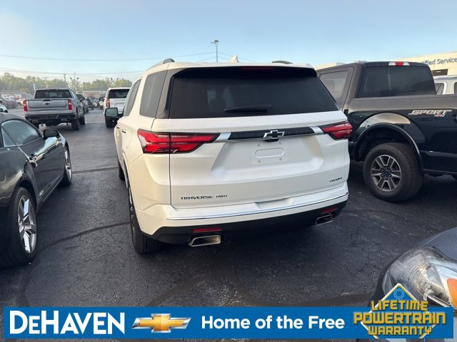 2023 Chevrolet Traverse Premier photo 2