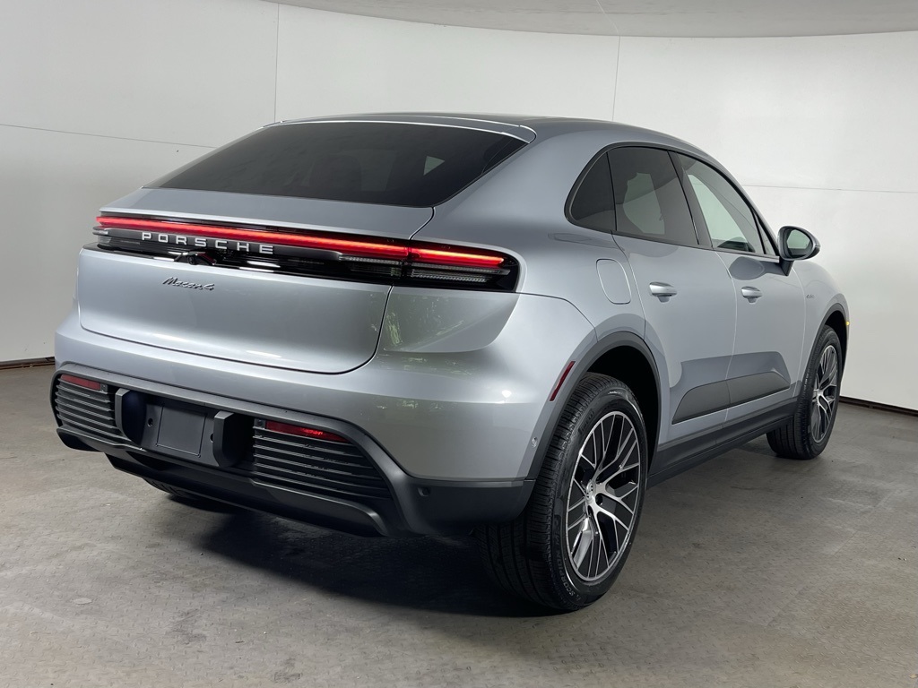 2025 Porsche Macan Electric 4 photo 7