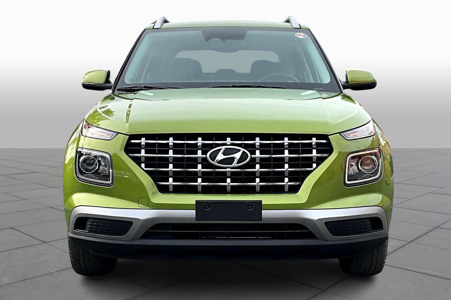 2023 Hyundai Venue SEL photo 3