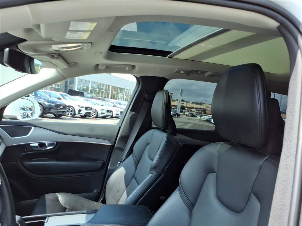2023 Volvo XC90 Core photo 11