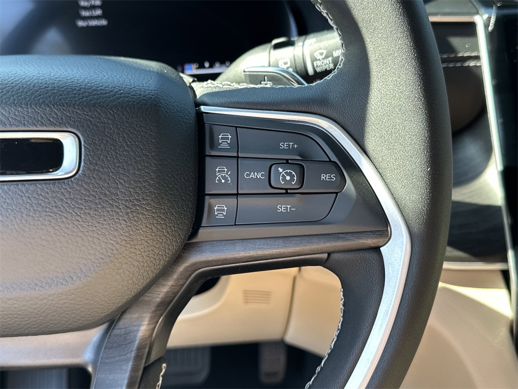 2025 Jeep Grand Cherokee Limited photo 24