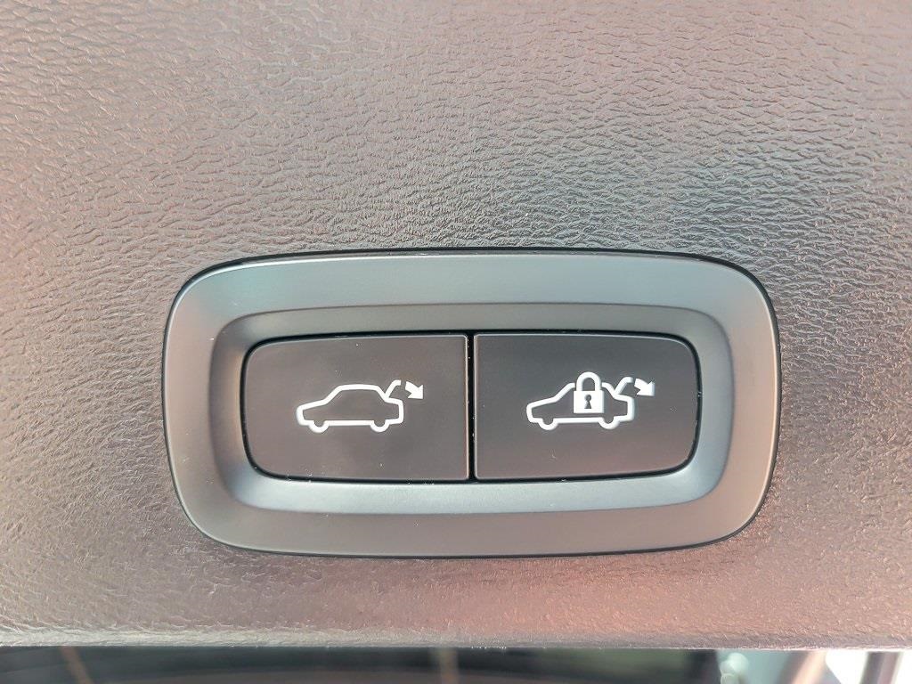 2023 Volvo XC40 Recharge Ultimate AWD photo 17