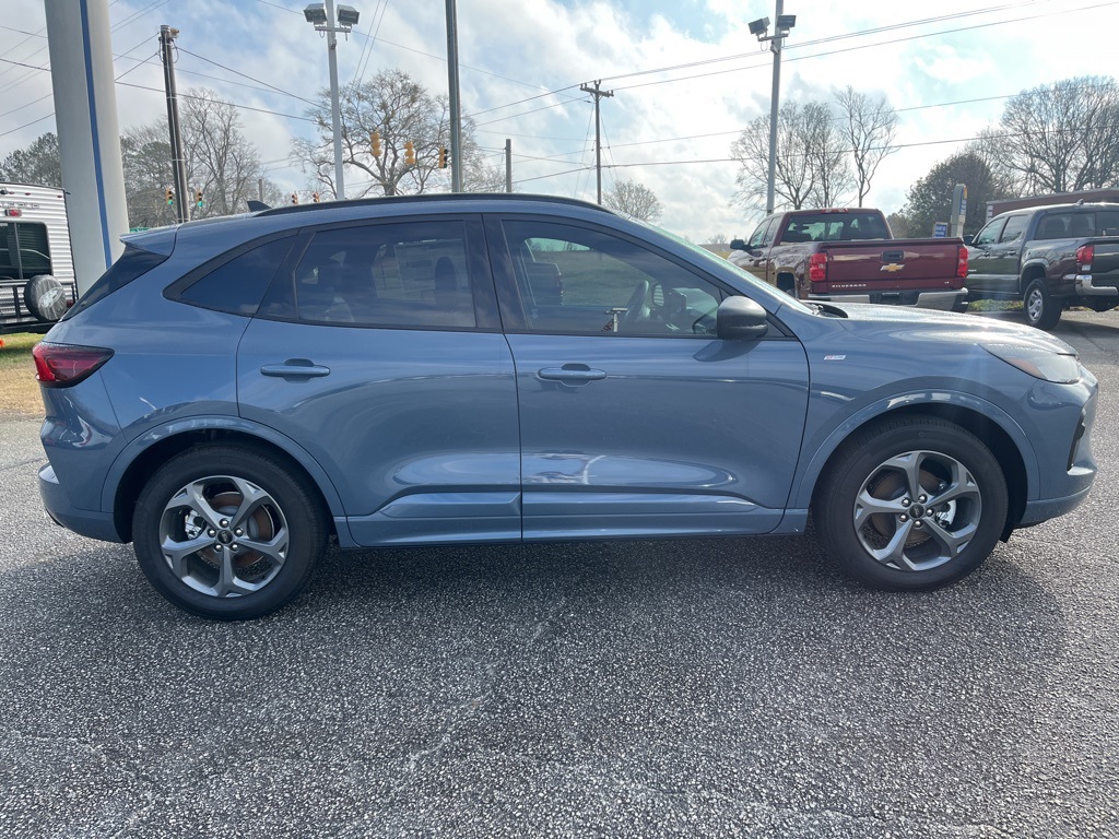 2024 Ford Escape ST-Line photo 4