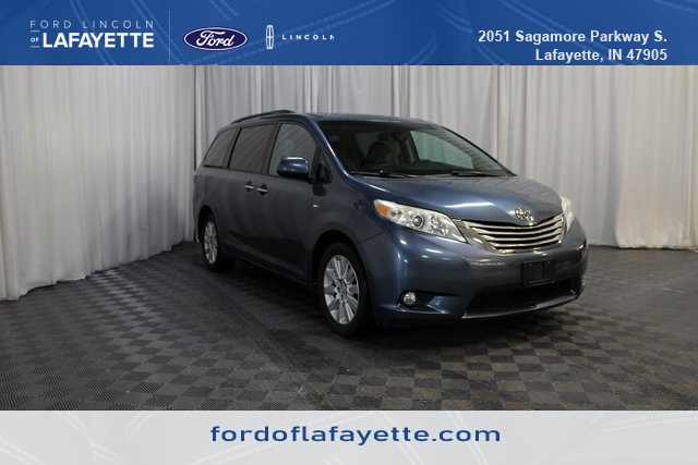 2016 Toyota Sienna XLE's photo