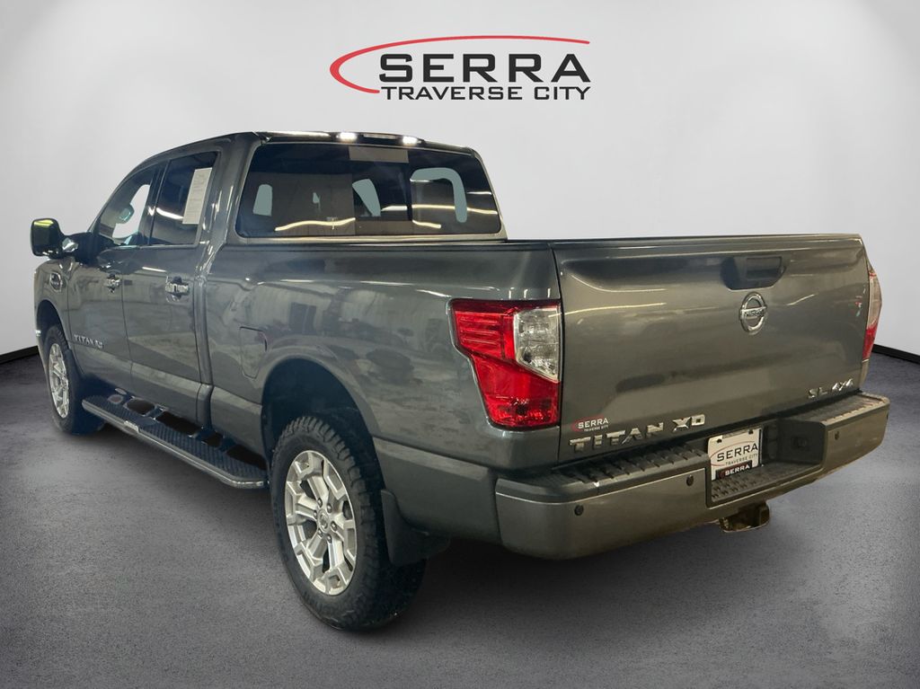 2017 Nissan Titan SL photo 4