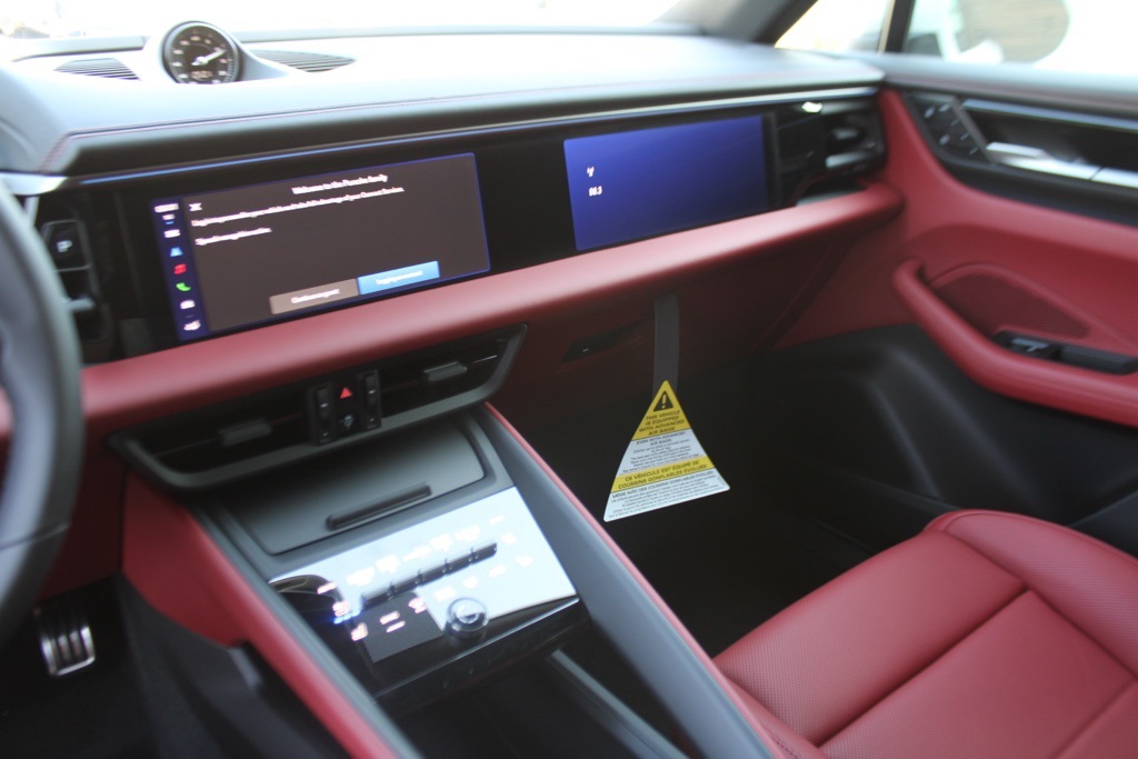 2025 Porsche Macan Electric photo 22