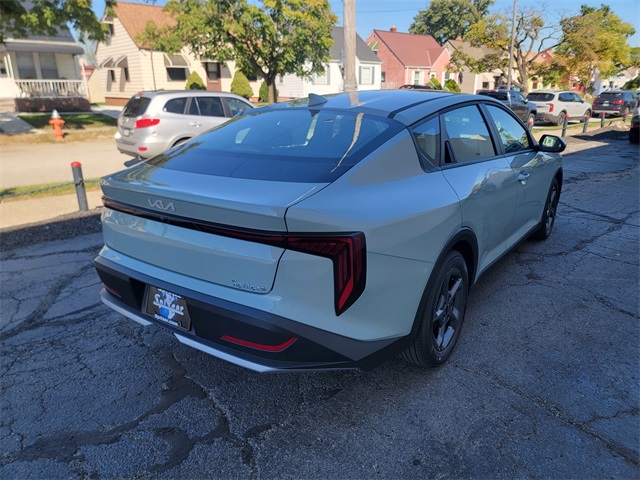 2025 Kia K4 LXS photo 2