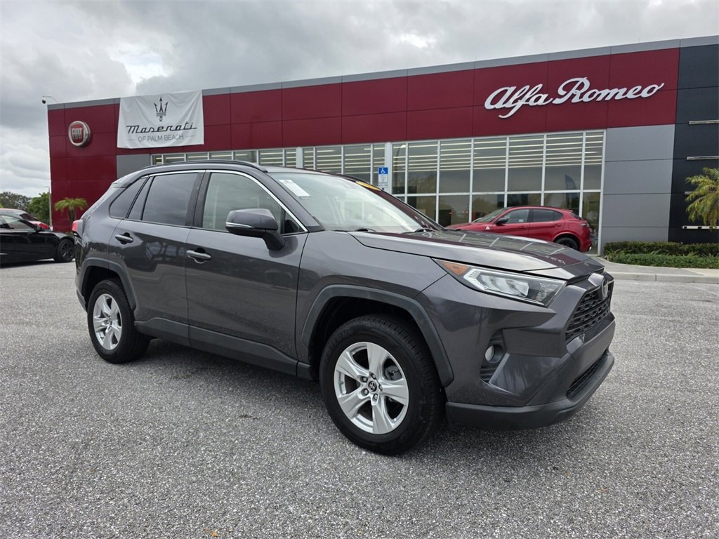 2019 Toyota RAV4 XLE photo 2