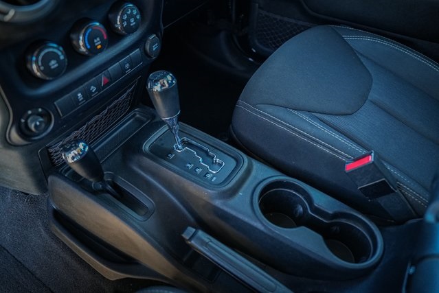 2015 Jeep Wrangler Unlimited Sahara photo 19
