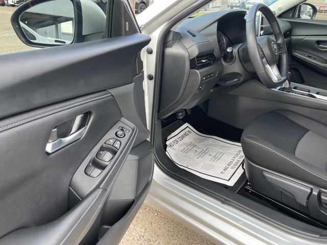 2023 Nissan Sentra SV photo 17
