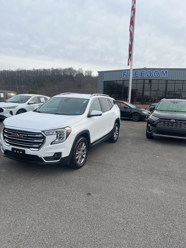 2024 GMC Terrain SLT's photo