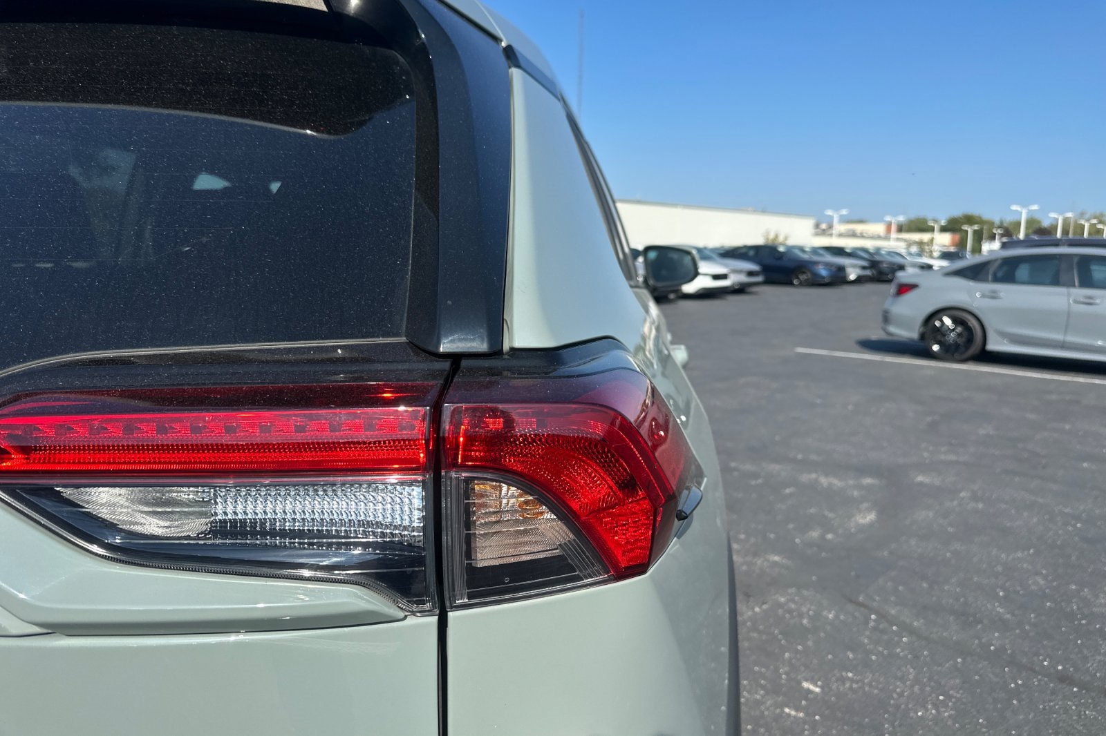 2022 Toyota RAV4 Hybrid XLE photo 33
