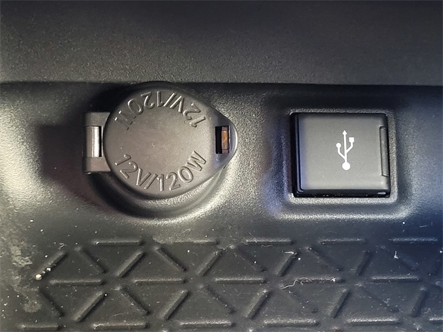 2020 Toyota RAV4 Hybrid XLE photo 13
