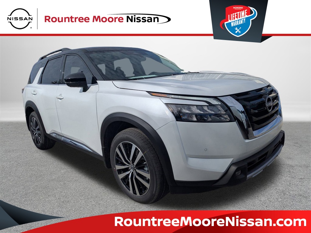 2025 Nissan Pathfinder Platinum's photo