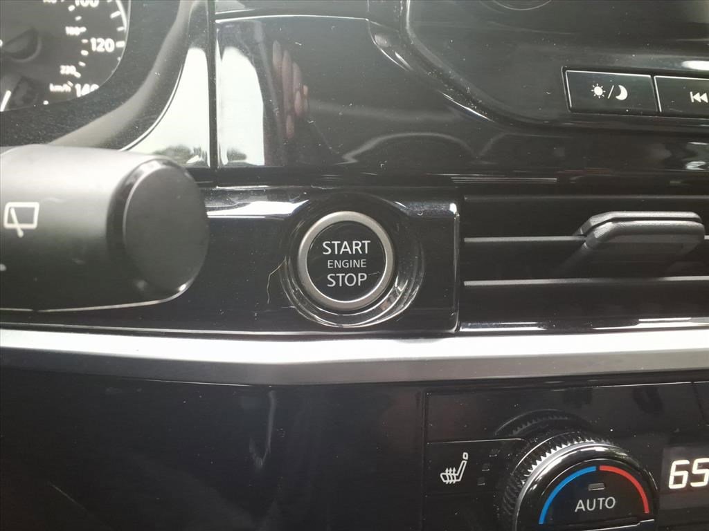 2022 Nissan Pathfinder SL photo 18