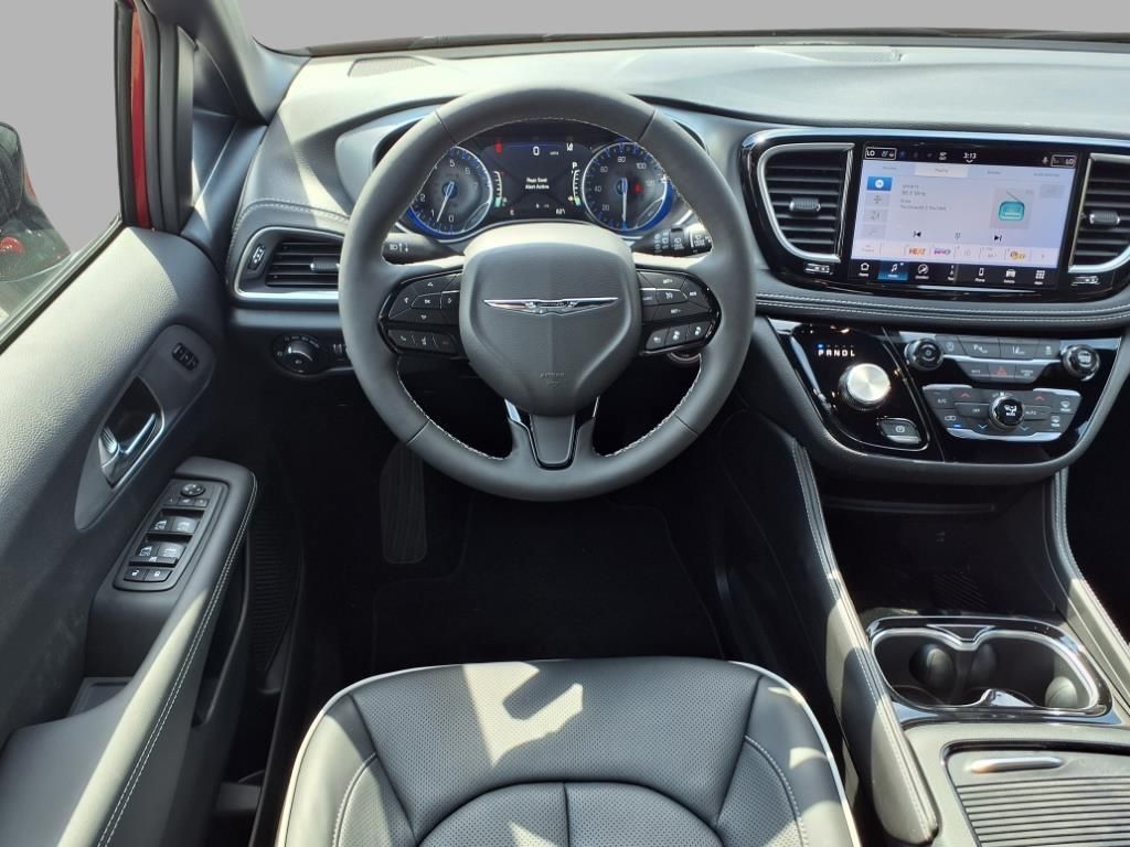 2026 Chrysler Pacifica Limited photo 4
