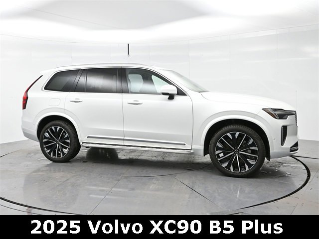 2025 Volvo XC90 Plus's photo