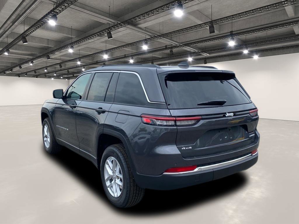 2025 Jeep Grand Cherokee Laredo photo 3