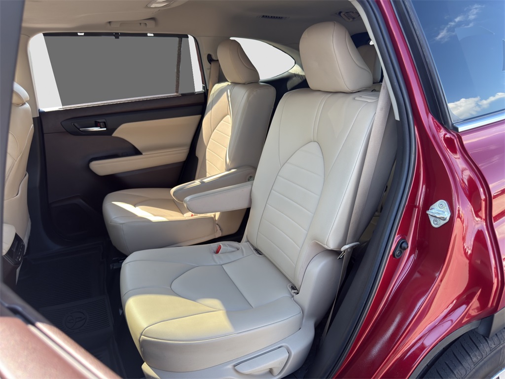 2022 Toyota Highlander XLE photo 13