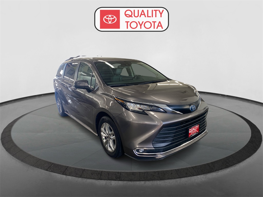Used 2022 Toyota Sienna XLE with VIN 5TDJRKEC6NS116770 for sale in Fergus Falls, Minnesota