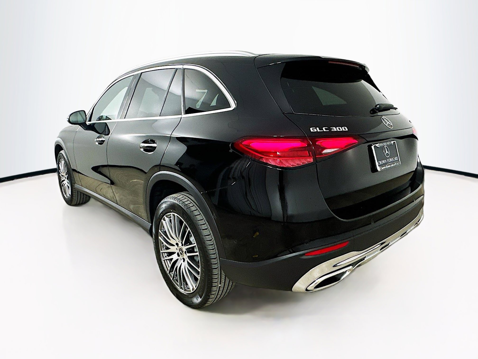 2025 Mercedes Benz GLC 300 4MATIC photo 3