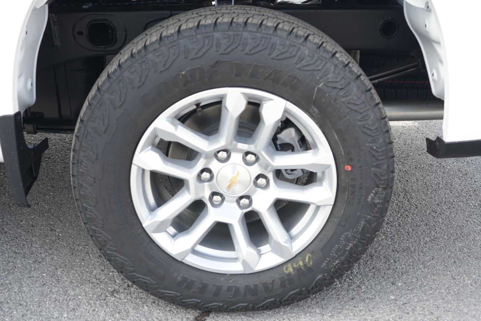 2025 Chevrolet Silverado 1500 LT photo 11