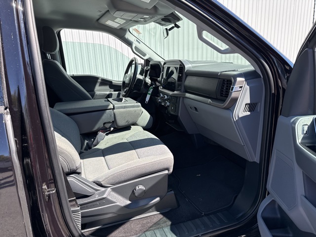 2025 Ford F-150 XLT photo 2