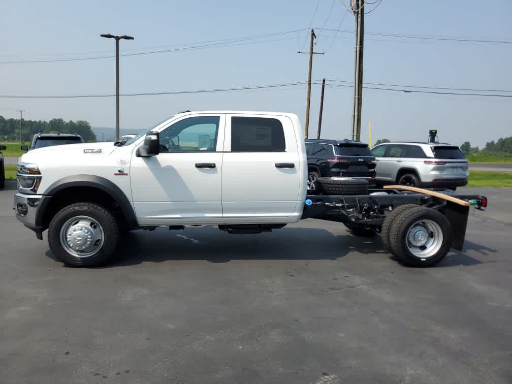 2025 Ram 5500 Tradesman photo 2