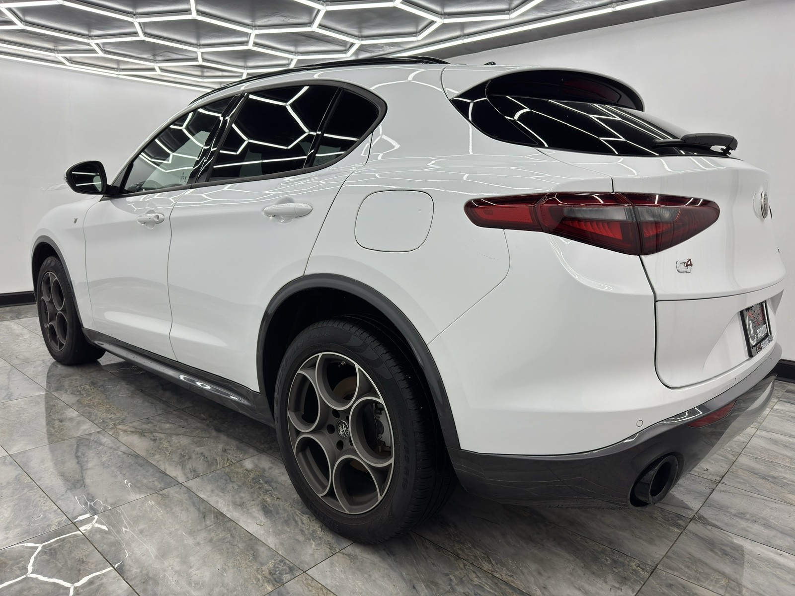 2022 Alfa Romeo Stelvio Ti photo 4