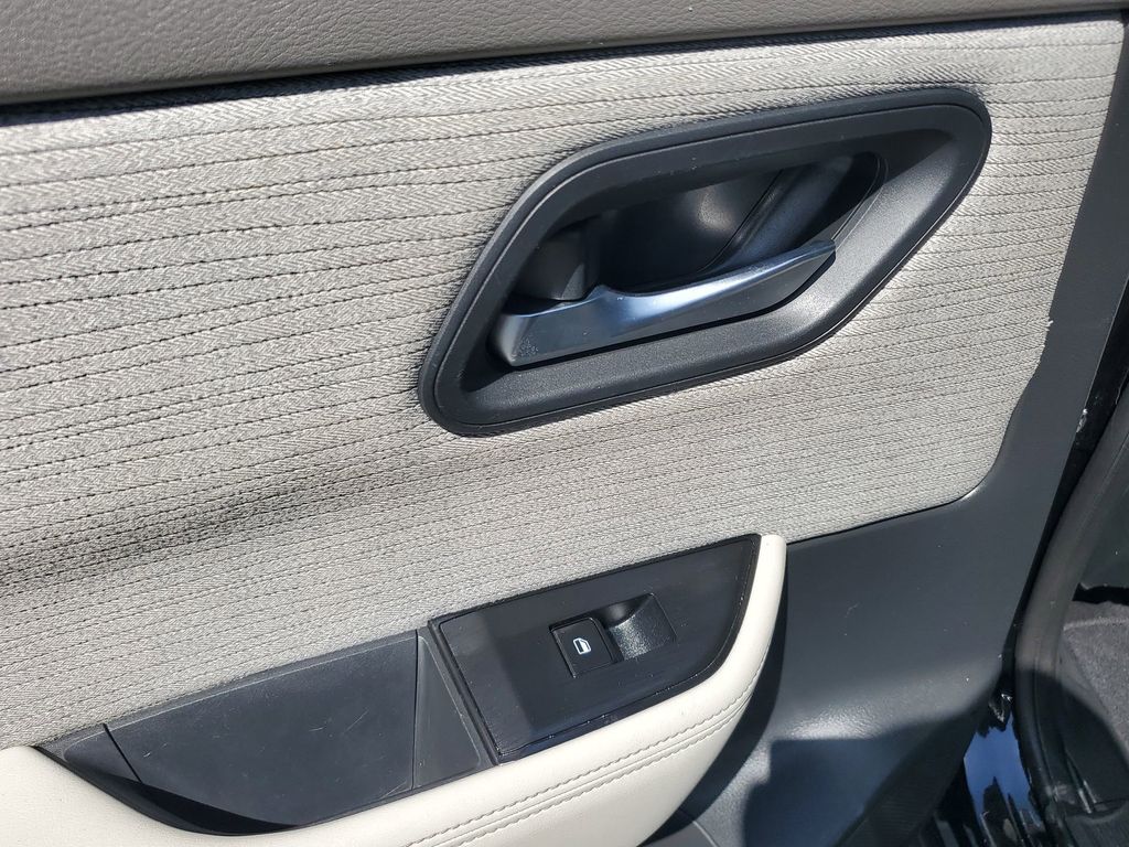 2023 Nissan Rogue SV photo 43
