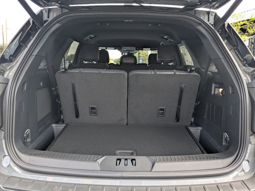 2025 Ford Explorer ST-Line photo 12