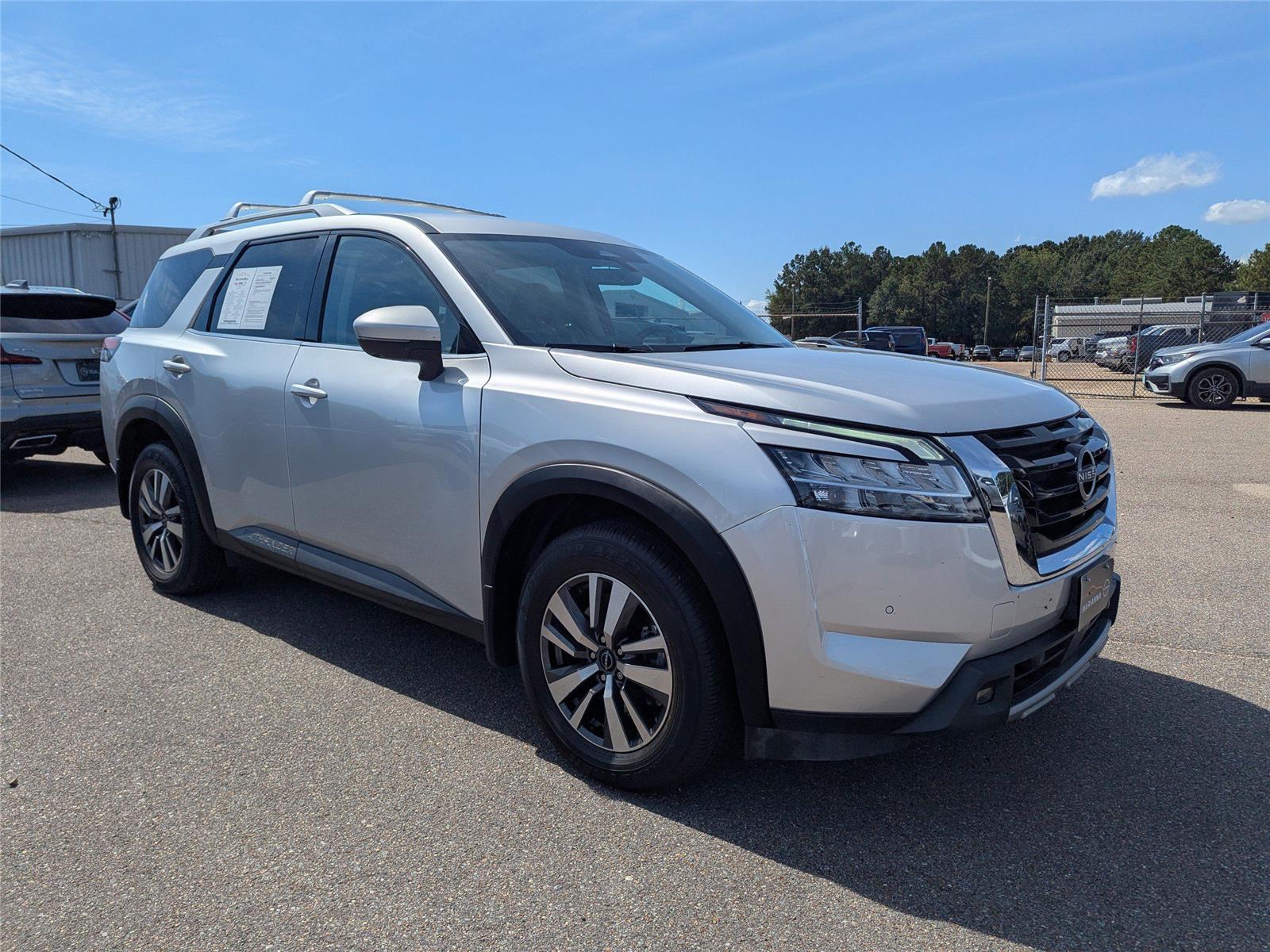2023 Nissan Pathfinder SL photo 4