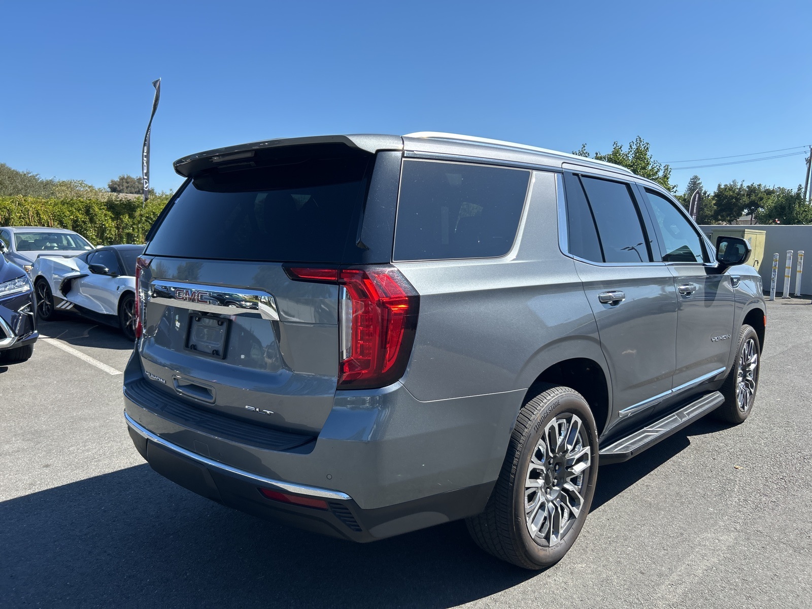 2021 Gmc Yukon SLT photo 3