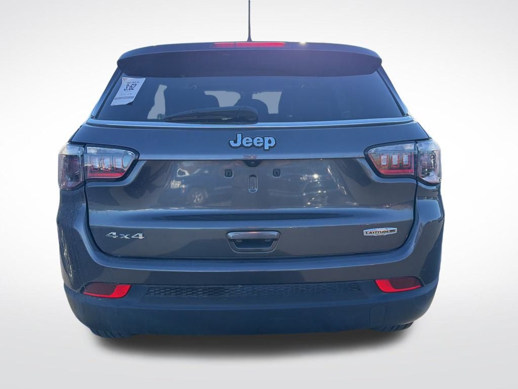 2022 Jeep Compass Latitude Lux photo 4