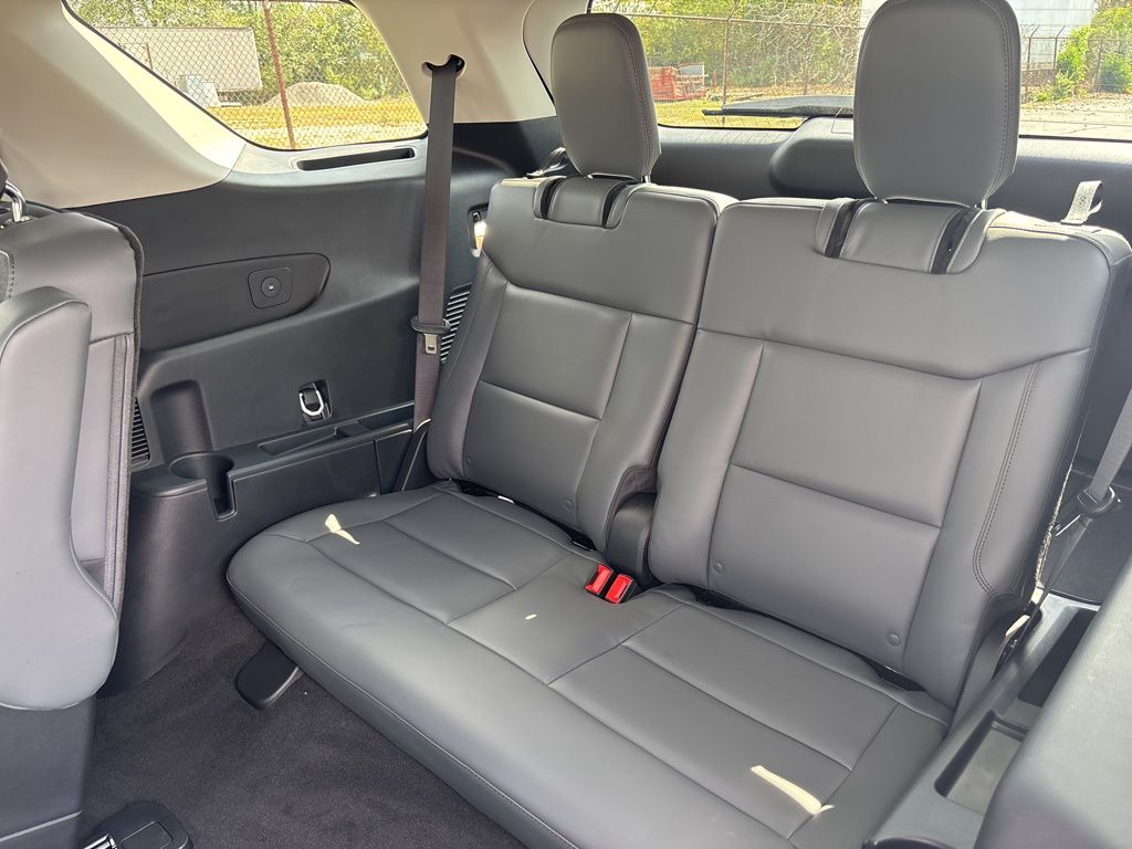 2025 Ford Explorer photo 26