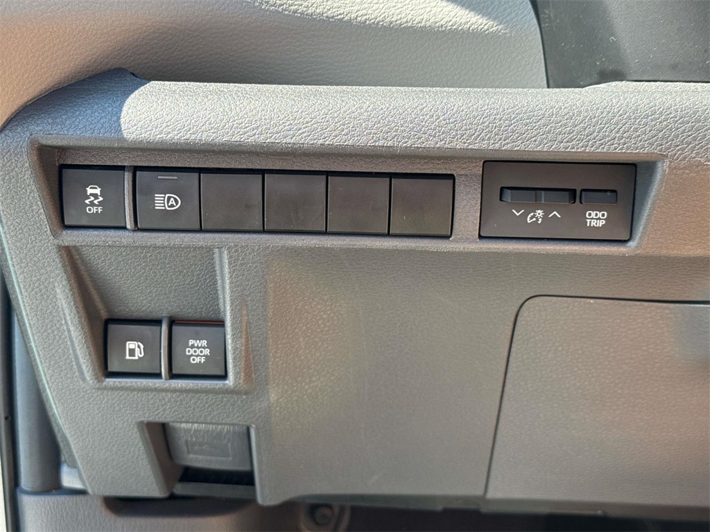 2024 Toyota Sienna XLE photo 22