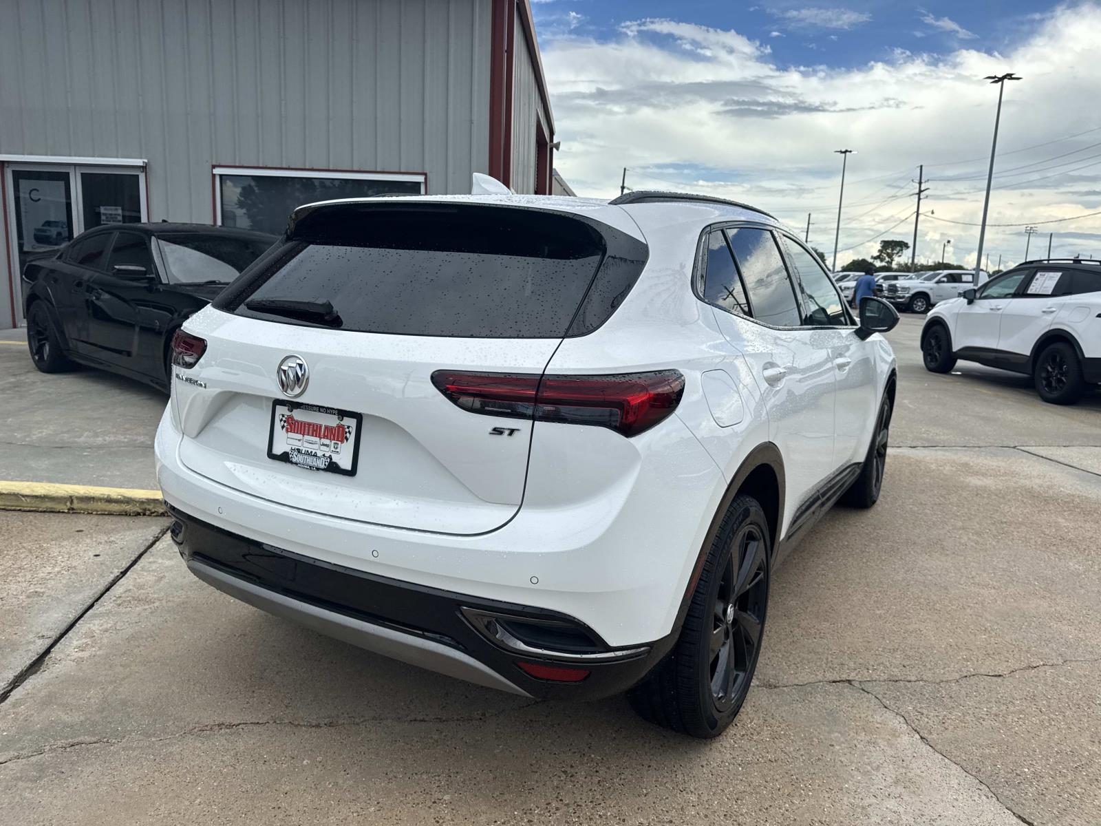 2022 Buick Envision Essence photo 7