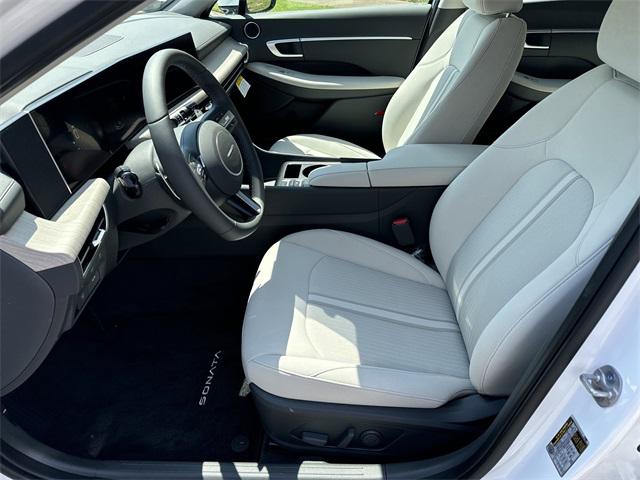 2025 Hyundai Sonata Hybrid SEL photo 9