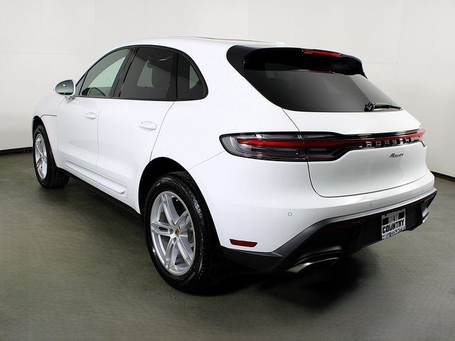 2025 Porsche Macan T photo 3